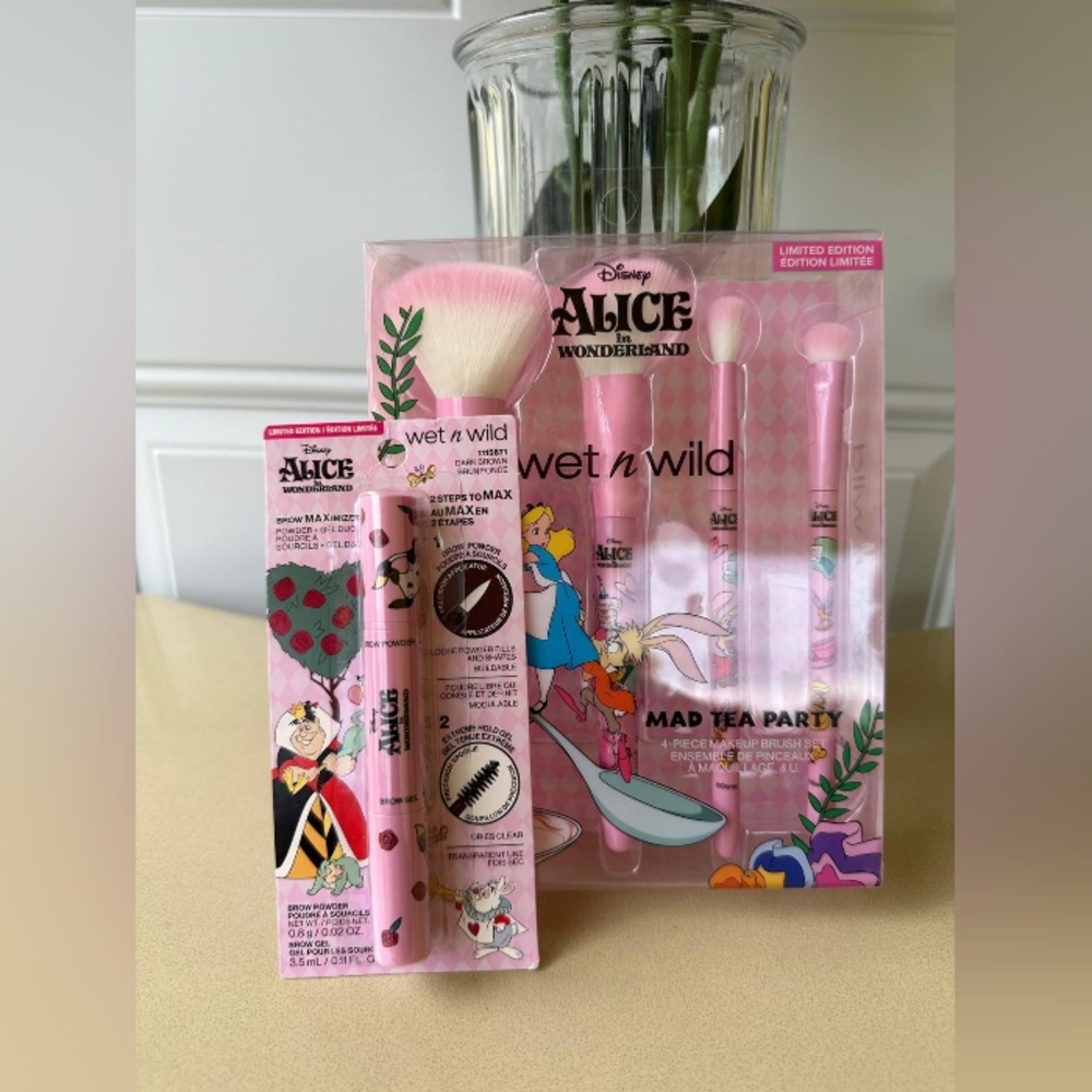Wet n Wild Alice In Wonderland Mad Tea Party 4PC Make Up Brush Set And Mascara